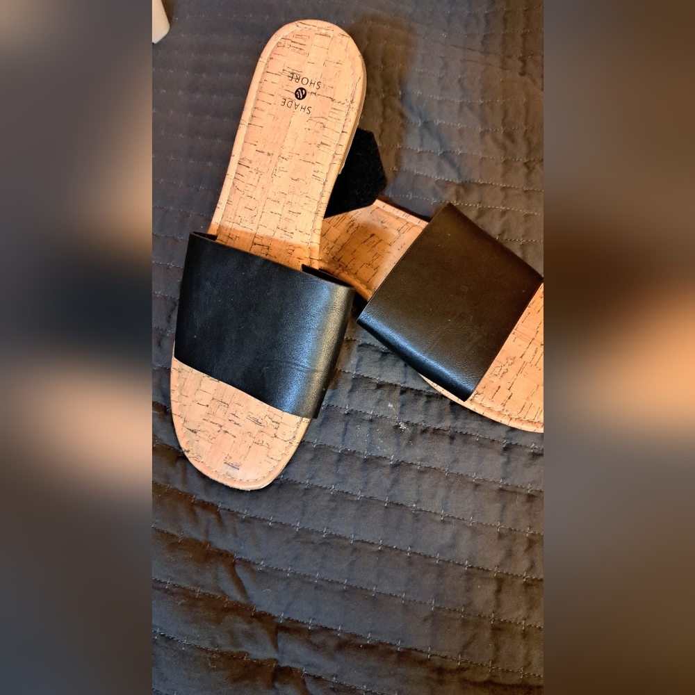 Shade & Shore black and tan slides.  Size 11